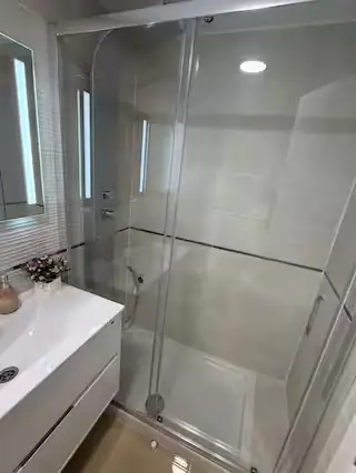 Baño completo con ducha