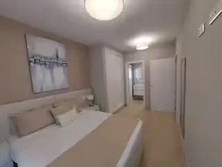 Dormitorio principal luminoso