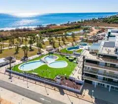 Piscinas y zonas comunes desde arriba