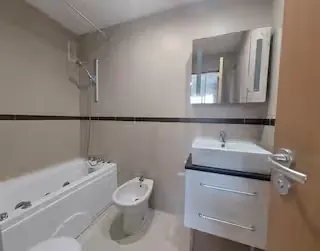 Baño completo con bañera
