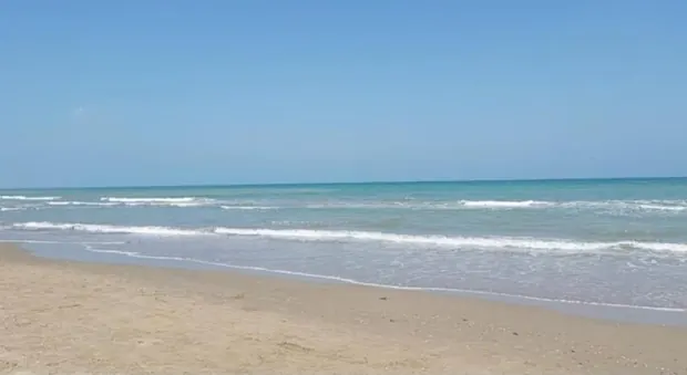 Playa tranquila de Torre la Sal
