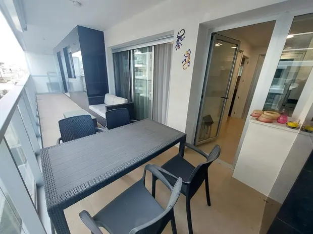 Gran terraza con comedor exterior